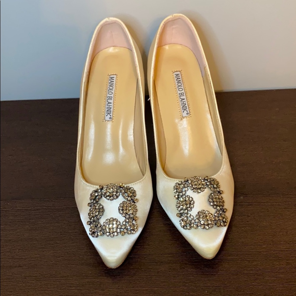 Hangisi 70 Embellished Satin Pumps